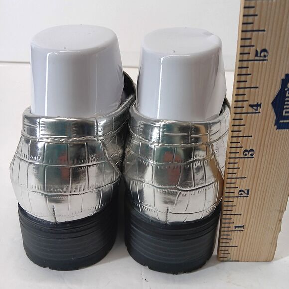 Old Navy Women's Shiny Silver Faux Leather Chunky Loafer Casual Shoes Size 6.5 - Picture 4 of 8